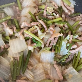 細切り肉とニンニクの芽の白菜炒め